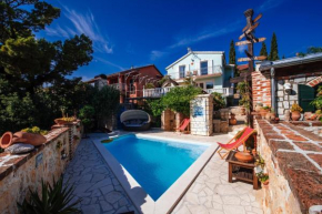 Poolincluded Holiday Home Halic